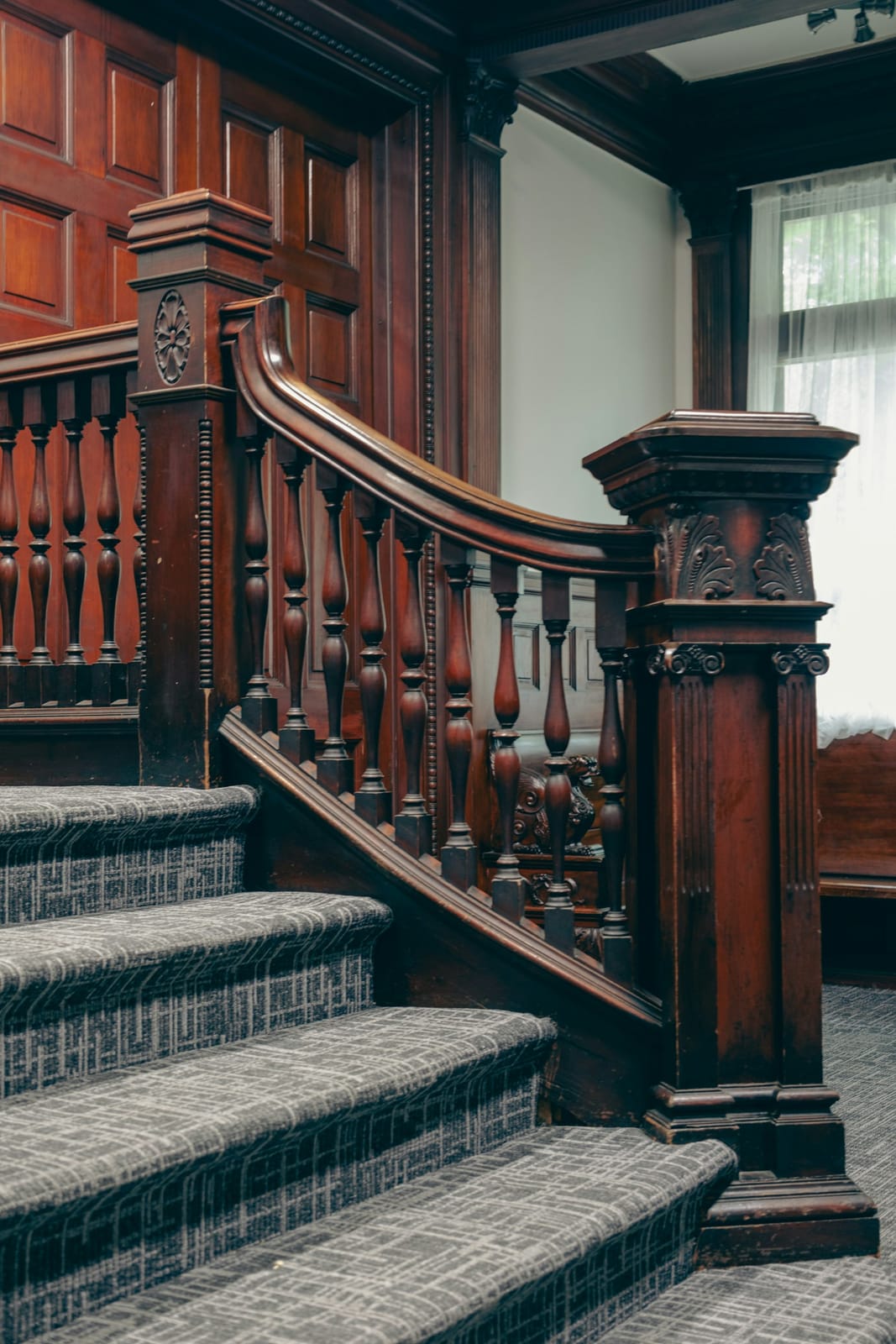 Habillage bois d’une cage d’escalier